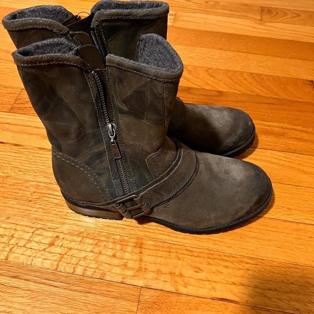 Clark’s Women’s Grey Ankle Boots - Leather Suede Comfort Booties, Side Zip
